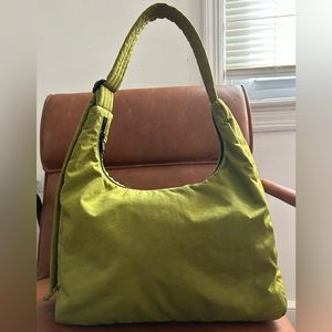 Baggu medium shoulder bag in avocado
